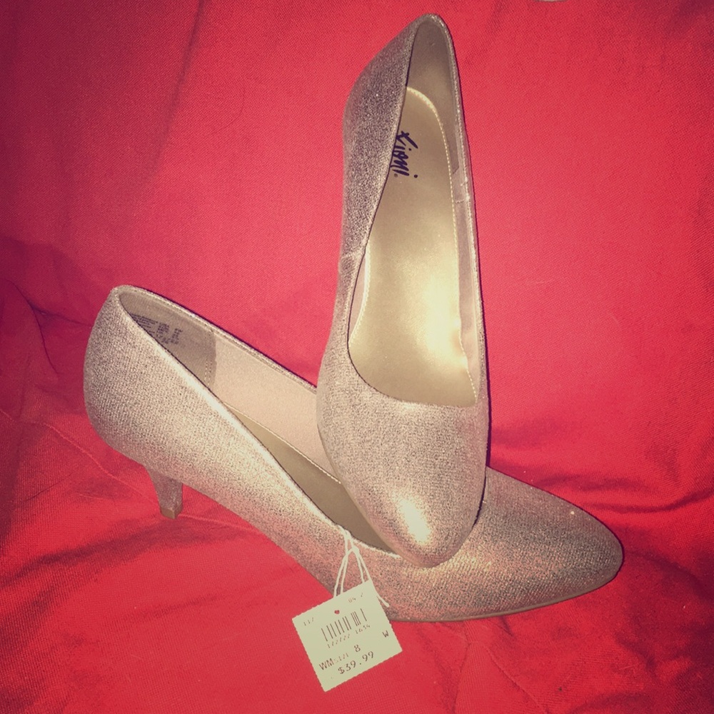 Fioni Champagne Kitten Heels sz 8W NWT